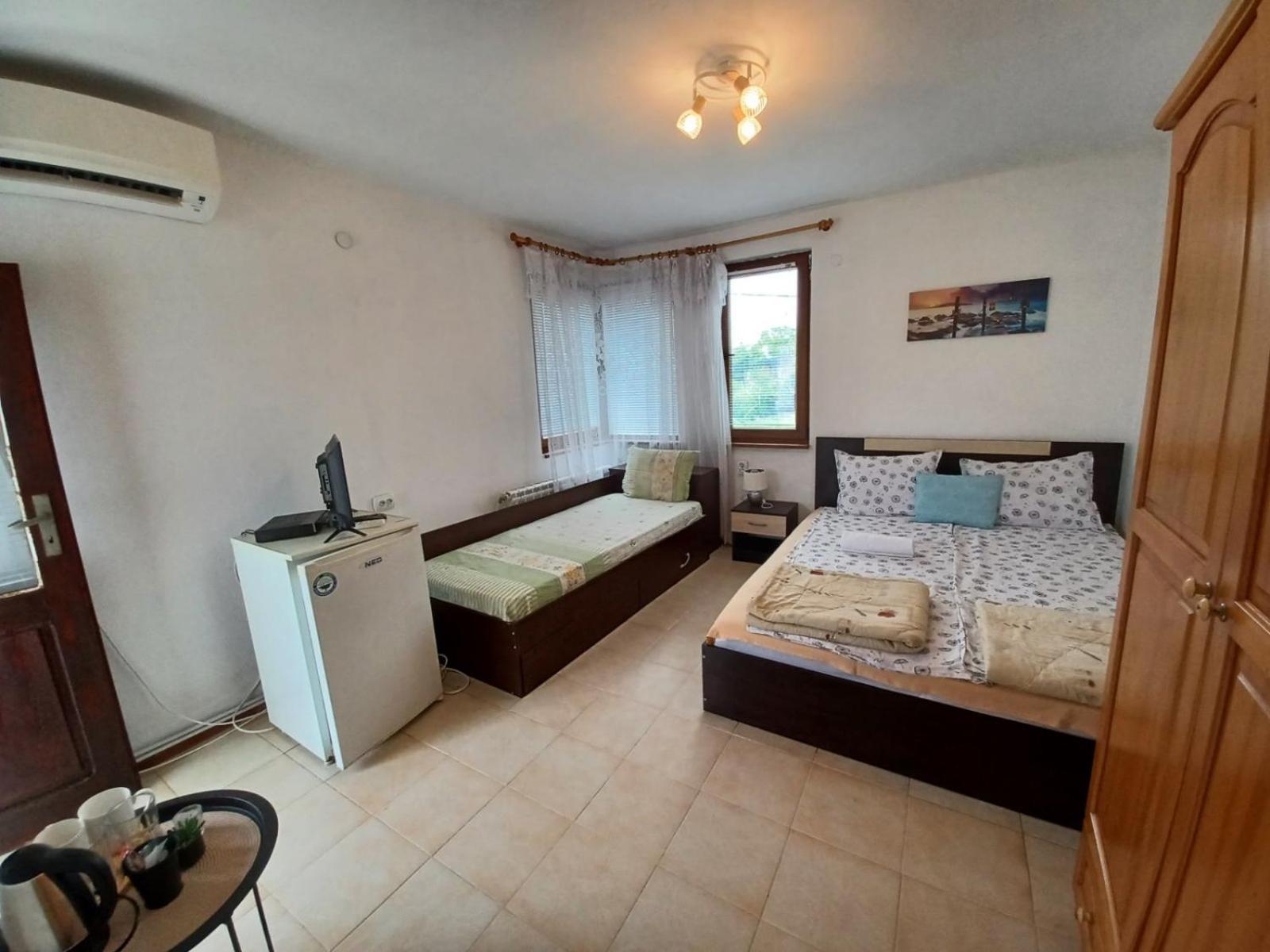Цвета Hotel Sinemoreț Cameră foto